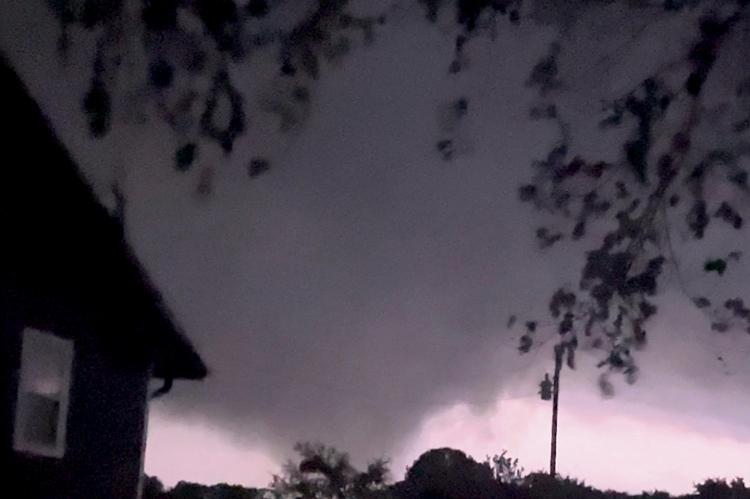 2 Dead, 4 injured in devasta ng tornado