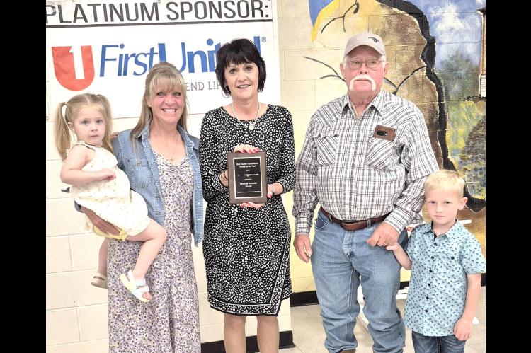 DALE TURNER FARM FAMILY OF THE YEAR KEVIN AND ANNETTE MUDD