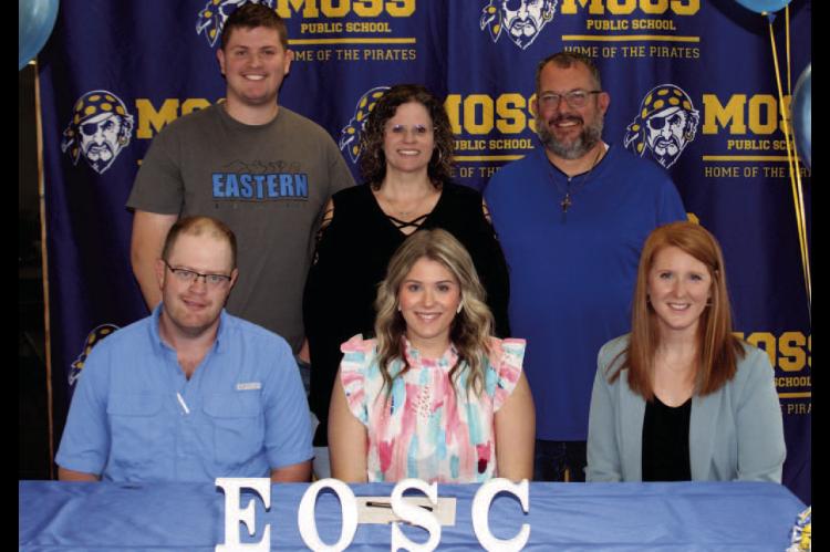 CAITLYNN ROSENOW, SIGNS WITH EOSC SOILS JUDGING TEAM