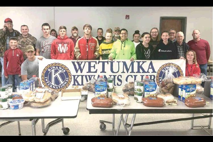 Wetumka Kiwanis Club Delivers Thanksgiving Baskets