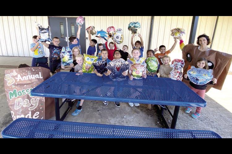 3RD ANNUAL MOSSY DAY PARADE HUGE SUCCESS! Pictured above are Front row L-R: Daxton Perkins, Kit Pipkin, Emmytt Mudd, Gabriel Gentry, Keaton Jim, Blayke Brunson, Kaitlyn Larney, Sadie Powell, Billye Gann Back Row L-R: Odin Wood, Kodah Stafford, Rykker Shel