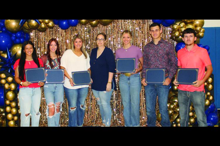 Don and Carol Byrd Scholarship Gives $2000 to Seven Seniors