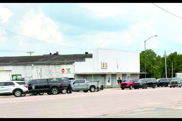 OSBI was seen in downtown Wetumka Wednesday. Although there are rumors as to what they are investigating, nothing has been verified. (Photo courtesy of Dane Smart)