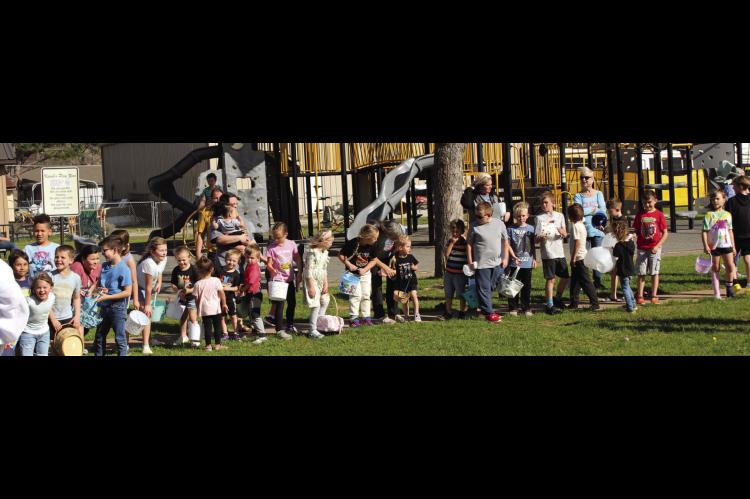 Calvin Alumni Hosts Easter Egg Hunt