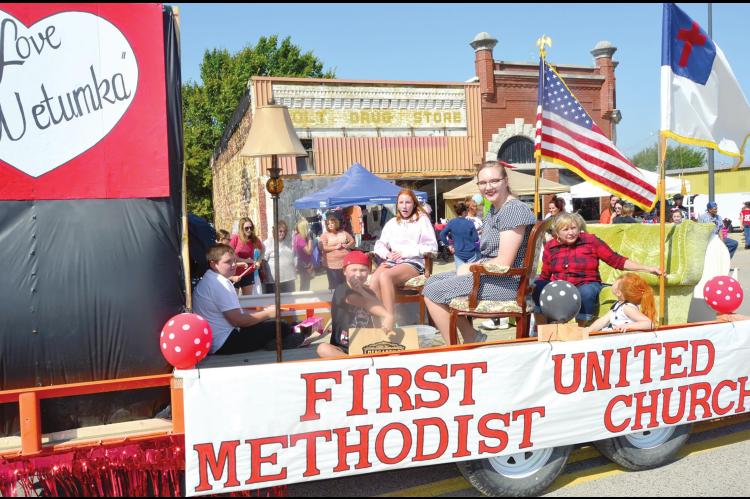 Sucker Day draws large crowd