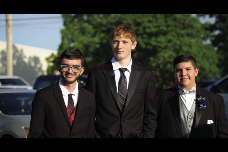 Weleetka Students Attend Senior Prom