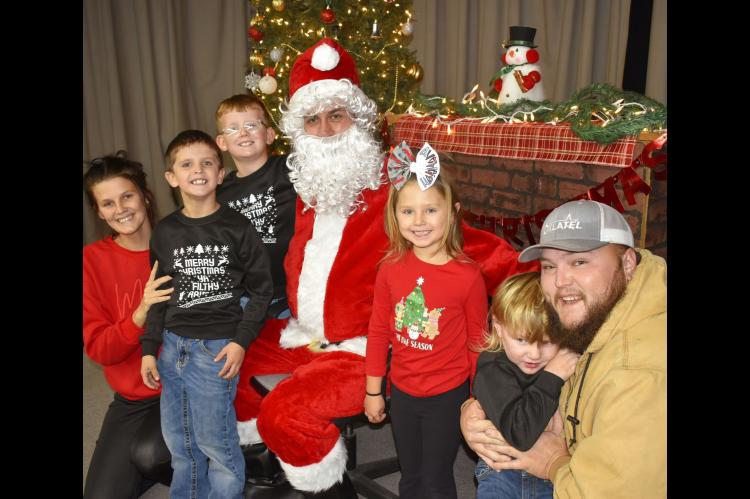 SANTA VISITS DUSTIN! It has been a busy month for Santa’s elves in Dustin. The Dustin Activities Committee sponsored an Angel Tree which served 115 children from ages birth to 6th grade. This would not have been possible without donations from Carson Ba
