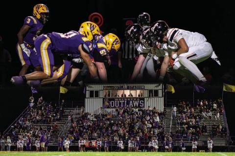 Outlaws Roll Past Davenport, Improve to 2-0