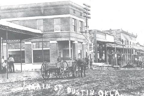 DUSTIN MAIN STREET IN THE GOOD OLD DAYS
