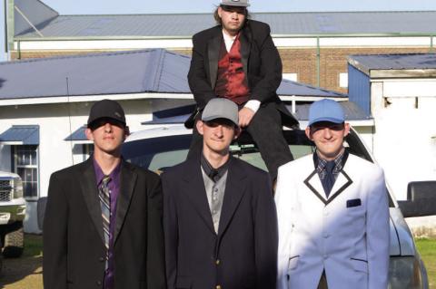 Weleetka Students Attend Senior Prom