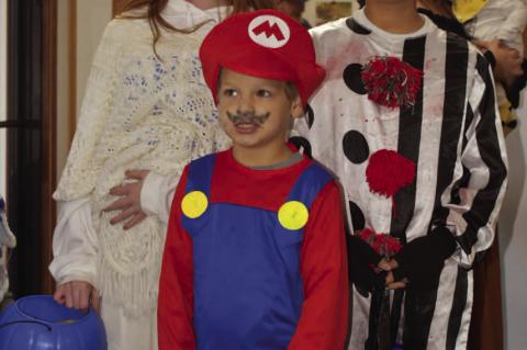 DUSTIN COSTUME CONTEST