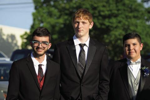 Weleetka Students Attend Senior Prom