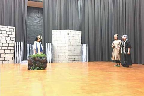 HHS Drama Club performs Oedipus Rex