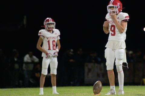 Bradyn Young kicks off for the Chieftains.