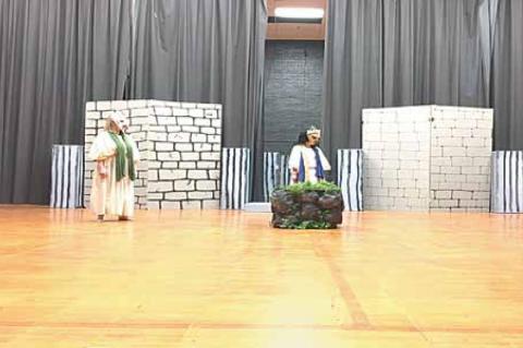 HHS Drama Club performs Oedipus Rex